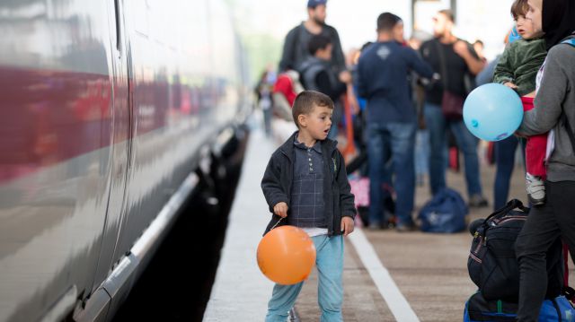 FlÃ¼chtlinge kommen am 13.09.2015 am Bahnhof Flughafen SchÃ¶nefeld mit dem ICE aus MÃ¼nchen an.